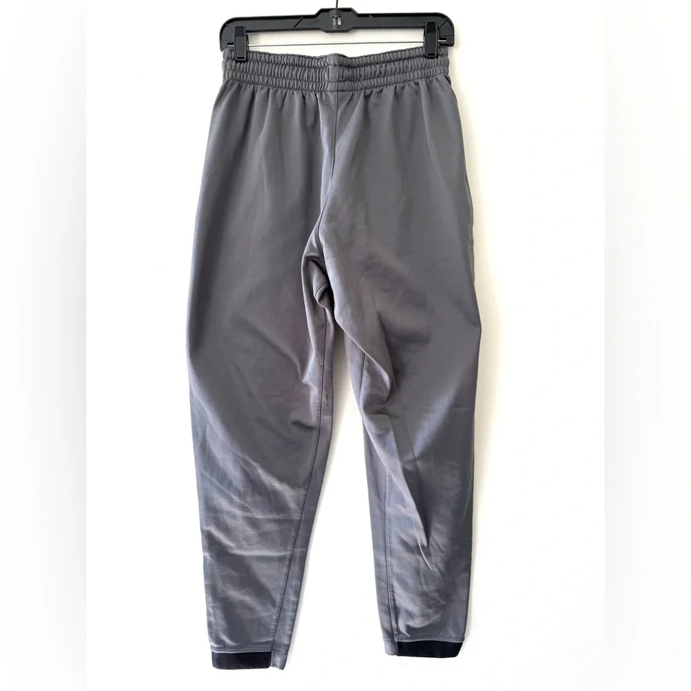 Nike Dri-FIT Therma Swoosh Tapered Basketball Athletic Sports Pants in Gray - Picture 5 of 8